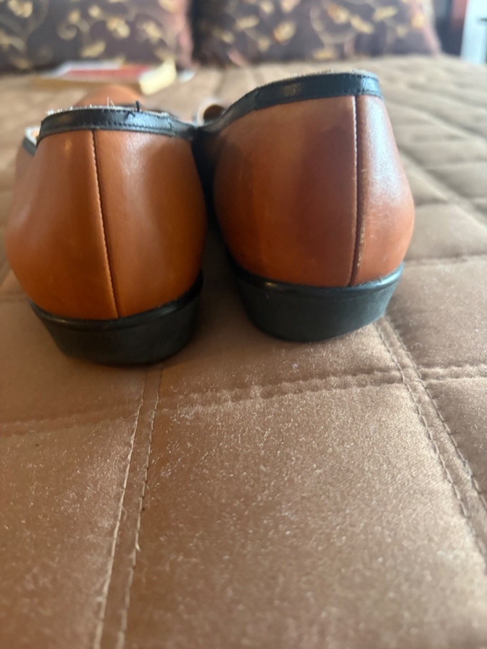 Vintage Salvatore Ferragamo Two-Tone Tan/Black Leather Classic Pumps - Picture 6 of 9
